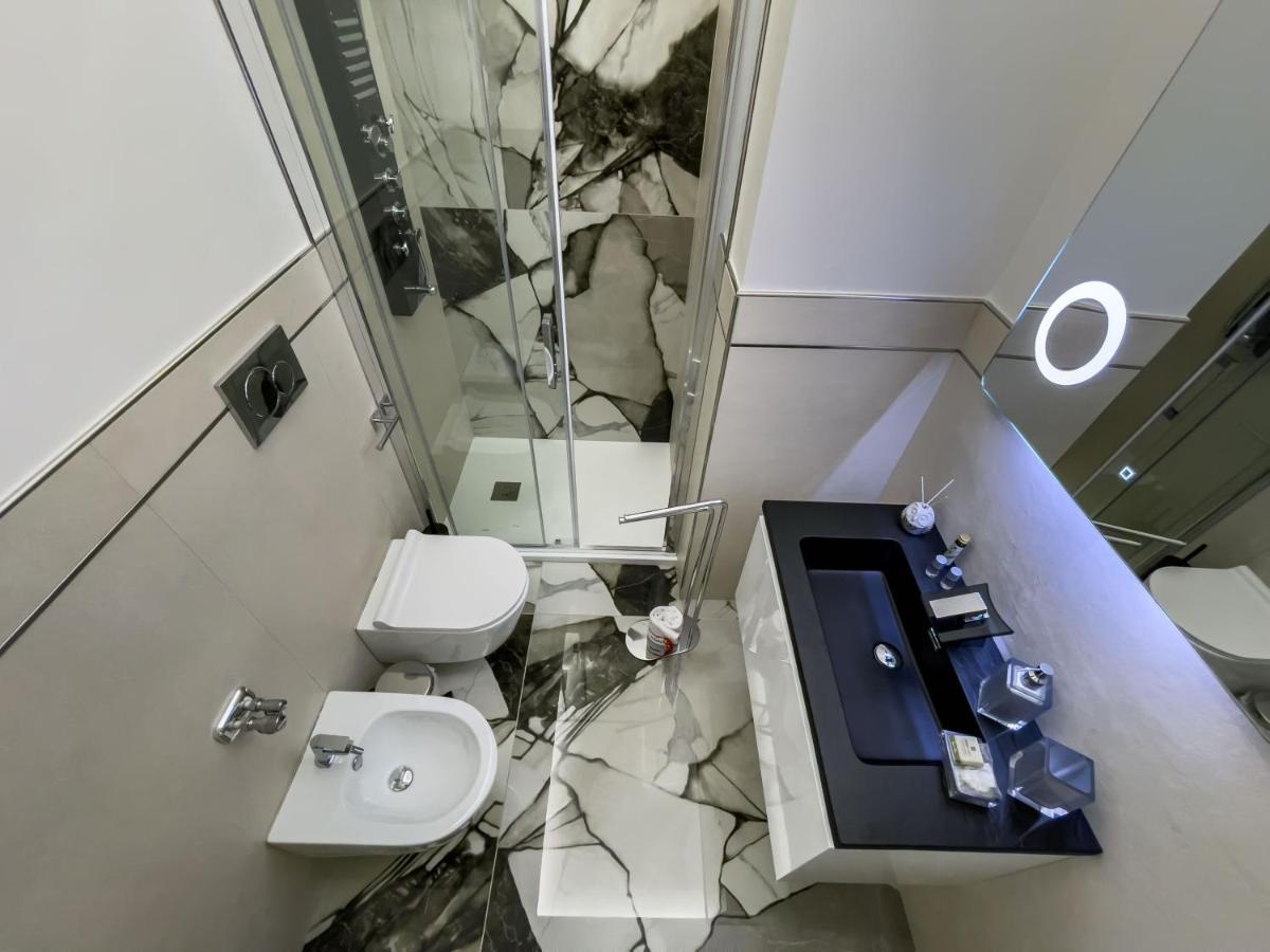 Distinto Suite & Rooms Lecce Exteriör bild