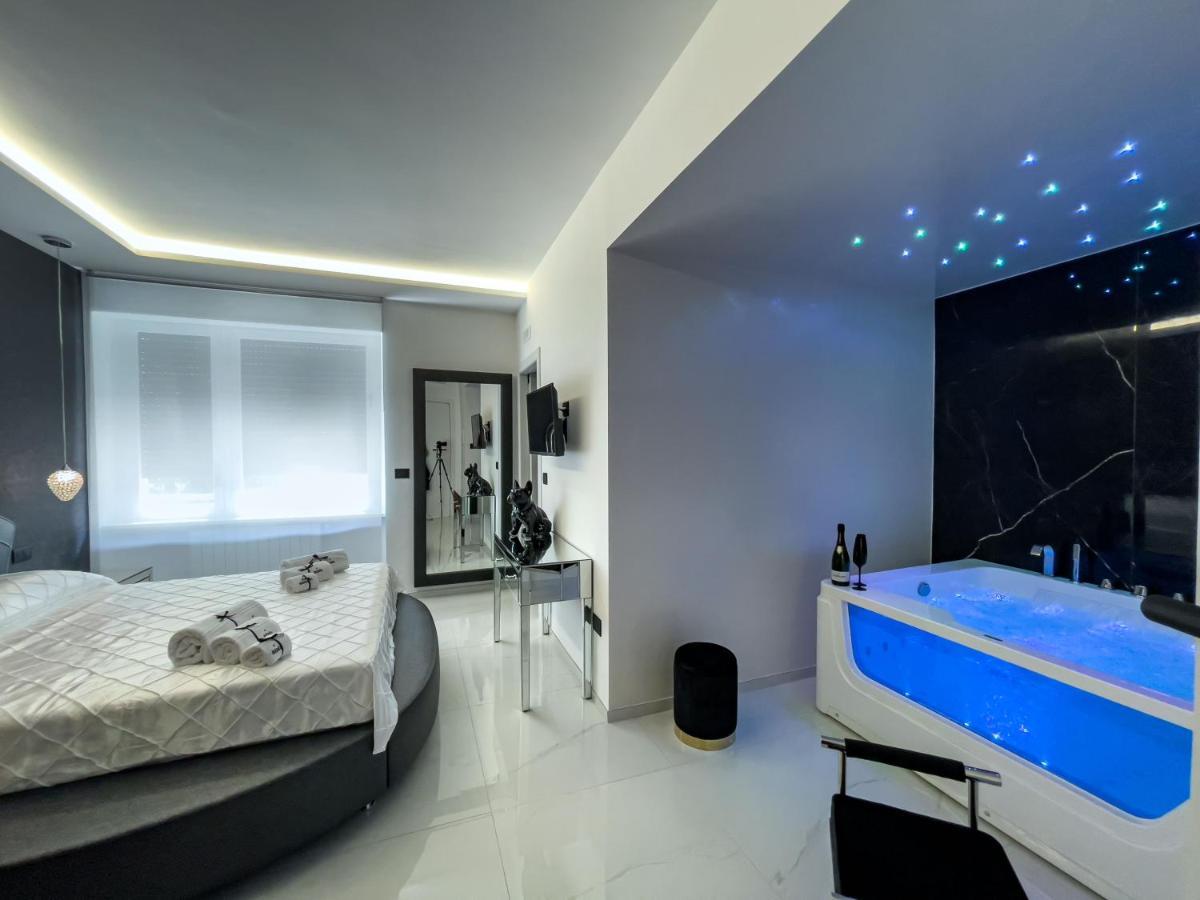 Distinto Suite & Rooms Lecce Exteriör bild